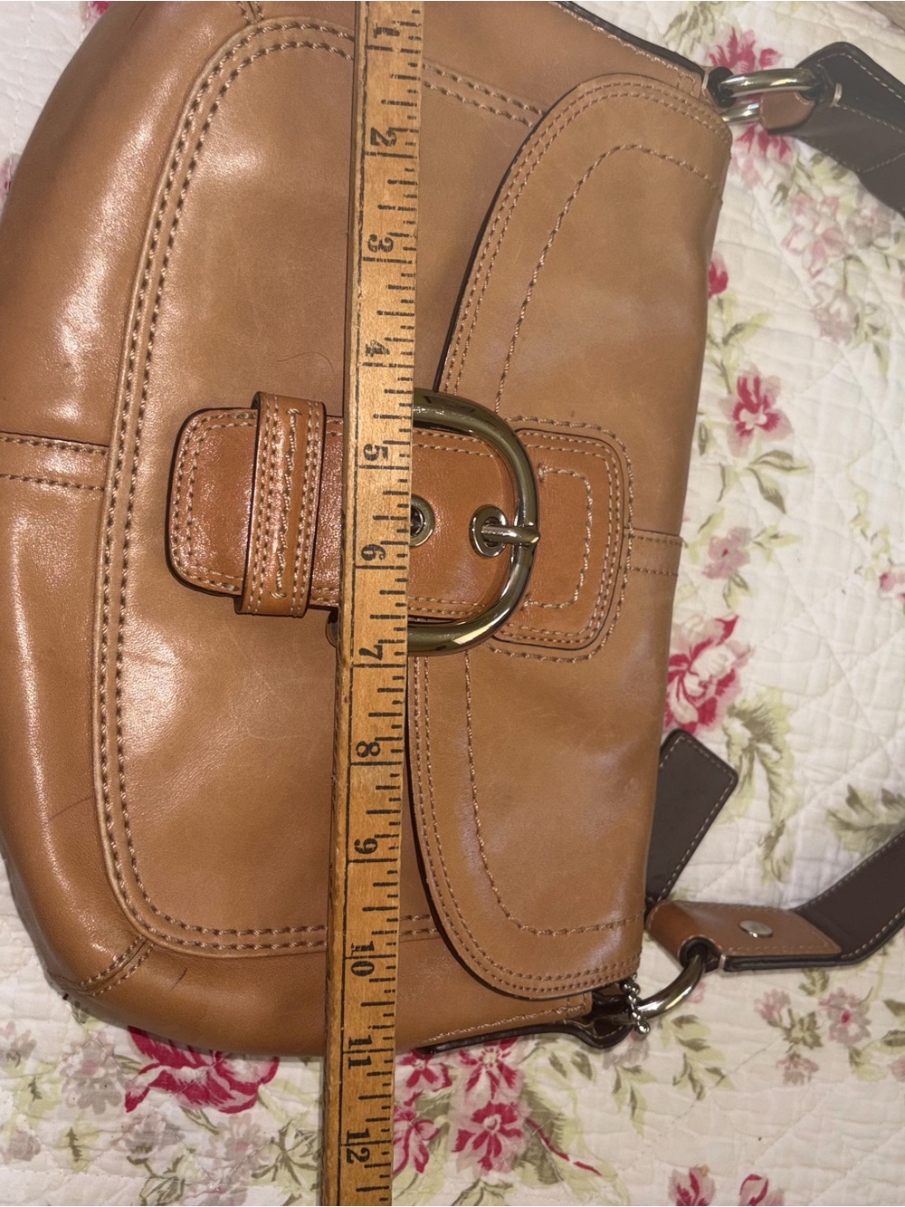 COACH Vintage Coach Soho British Tan Leather Flap Shoulder Bag Y2K Hobo Buckle - Picture 6 of 7